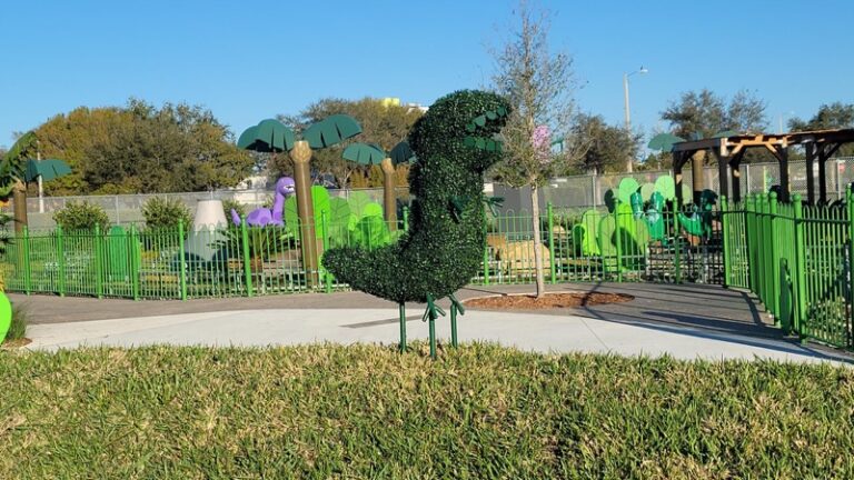 Live Ball Christmas Topiaries – the complete family!!
