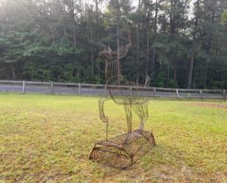 Running Deer with Base | TOPIARYTREE.NET