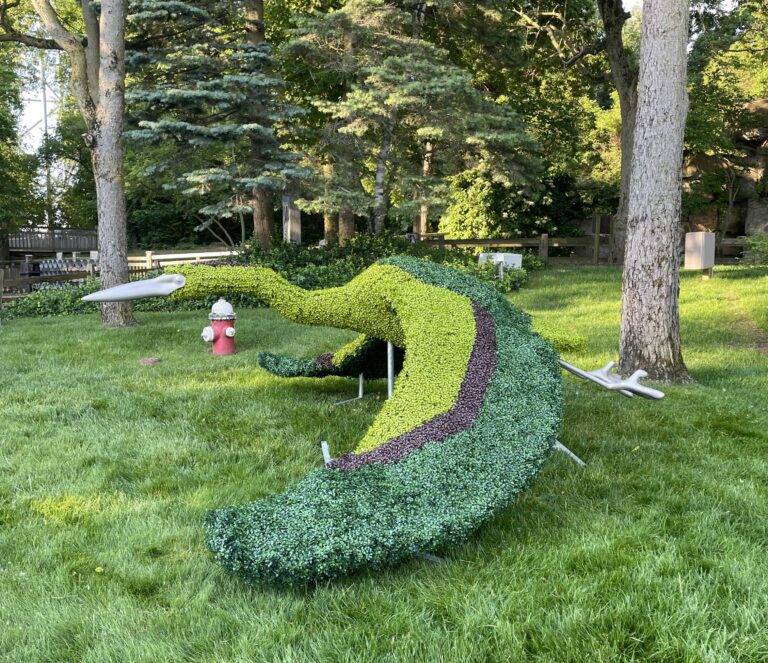 Best Custom-Made Topiary & Maintenance Tips for Beautiful Year-Round Outdoor Spaces