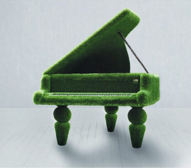 Grand piano-shaped topiary sculpture in turf, another angle