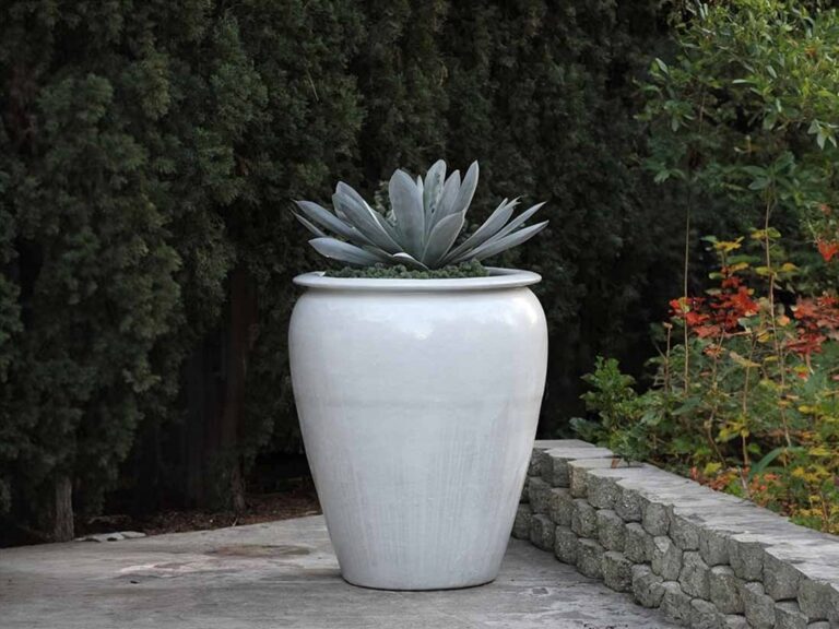 Urn Smooth Finished, White White