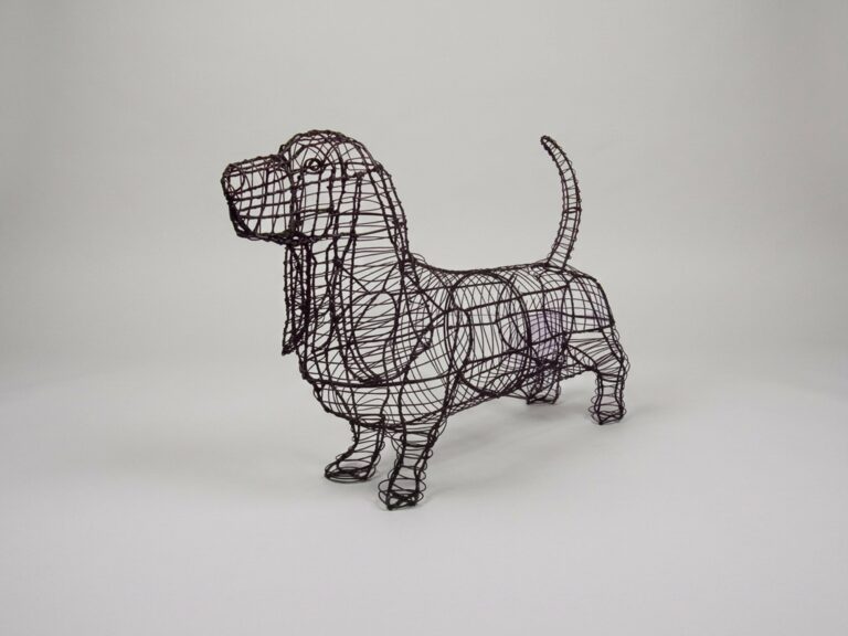 Basset Hound Topiary Wire Frame, 21 x 32 x 10 in