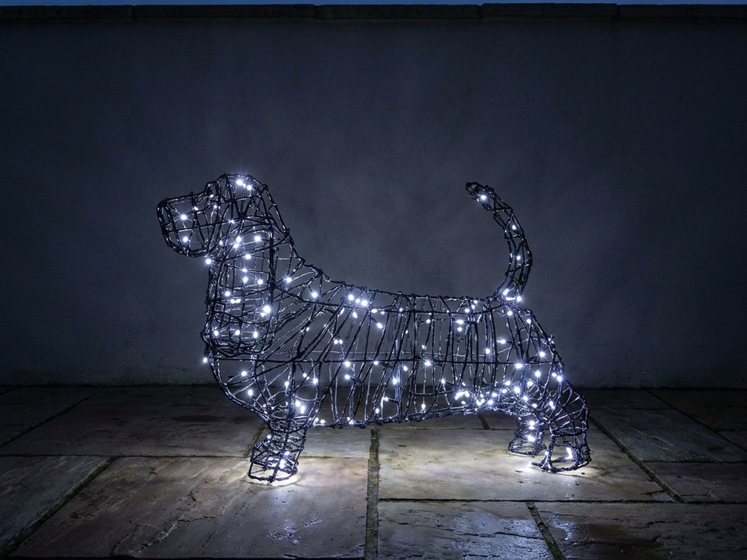 Basset Hound Topiary, Lighted, 21 in