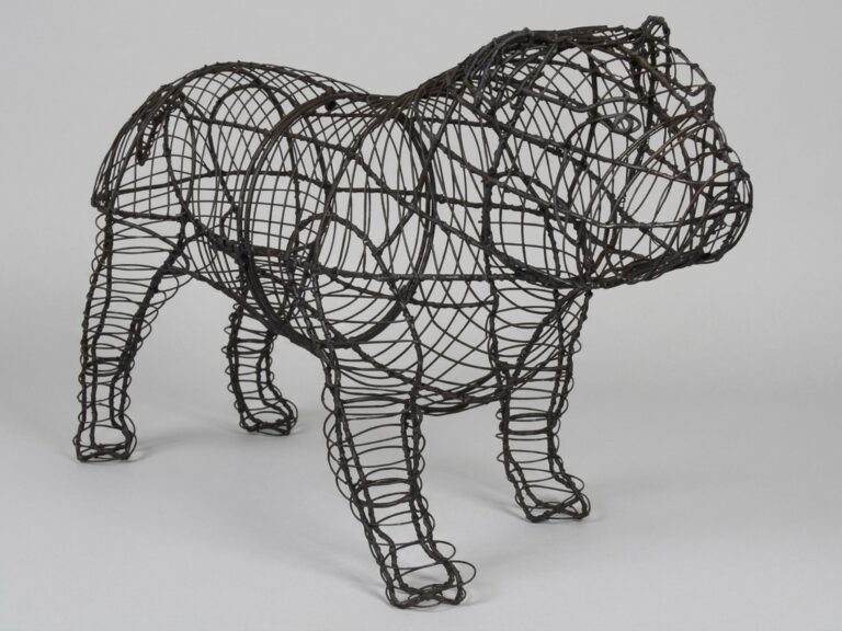 Bulldog Topiary Frame, 16 in