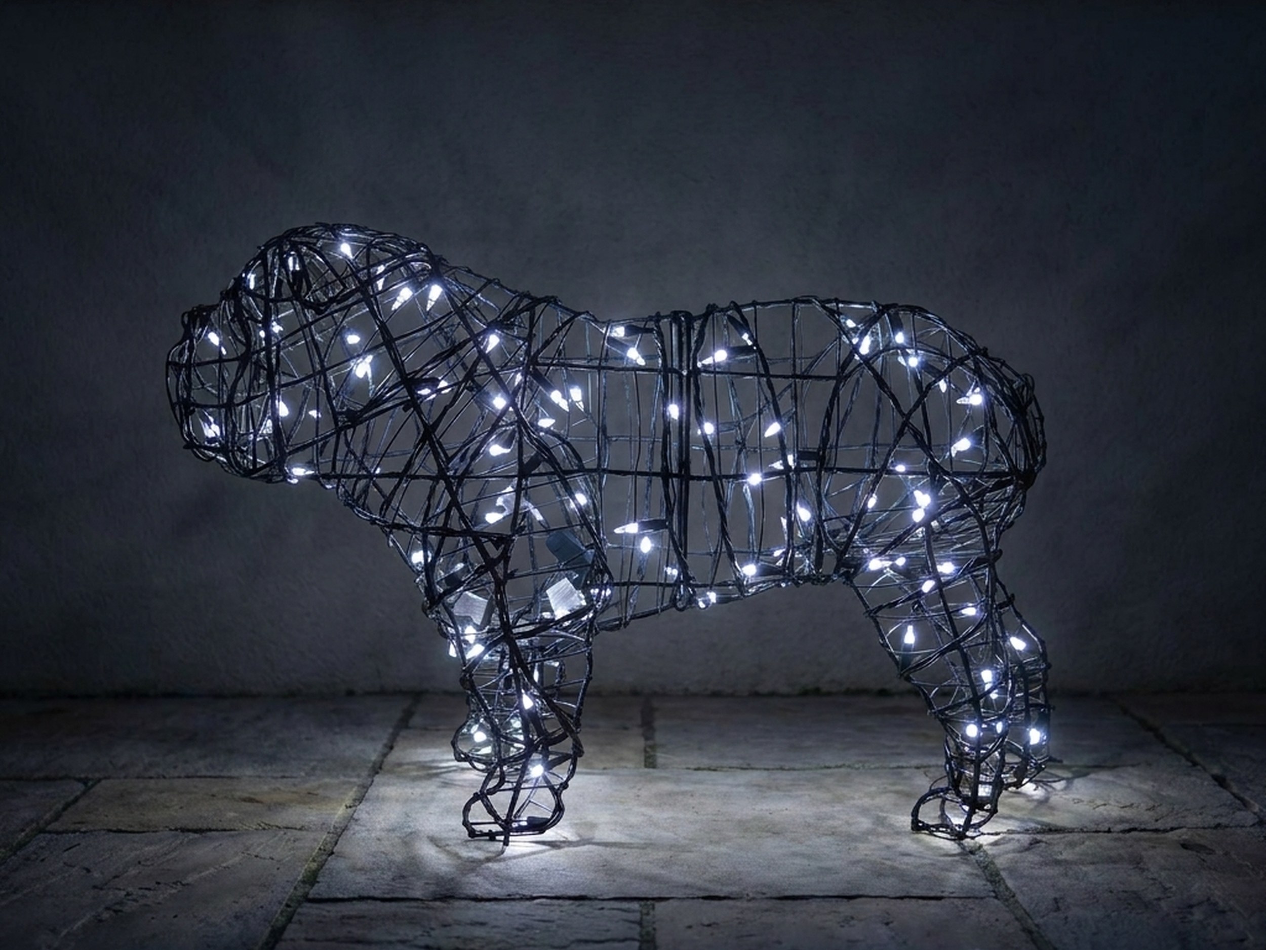 Bulldog Topiary, Lighted wire frame, 16 in