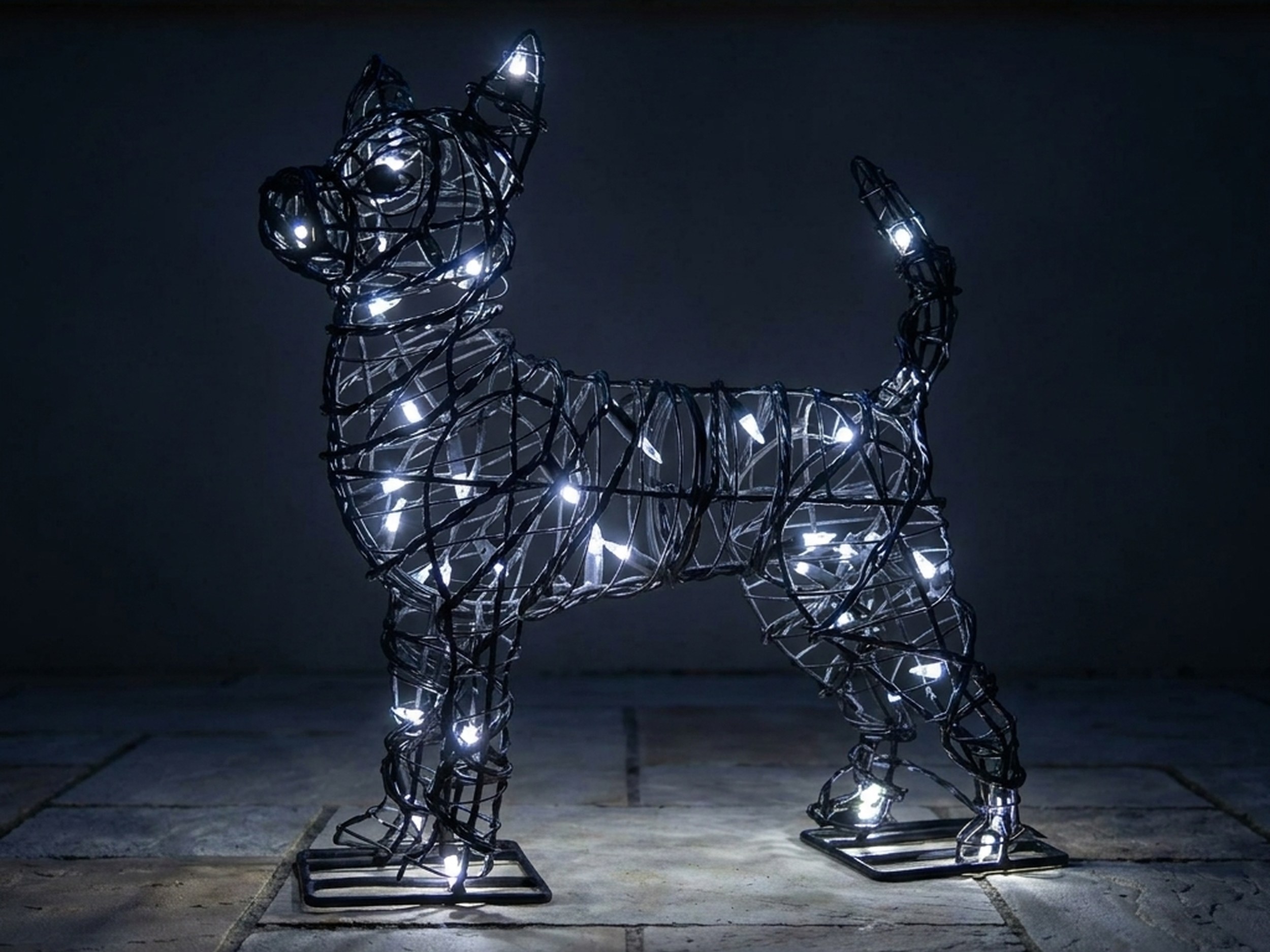 Chihuahua Topiary, Lighted wire frame, 16 in