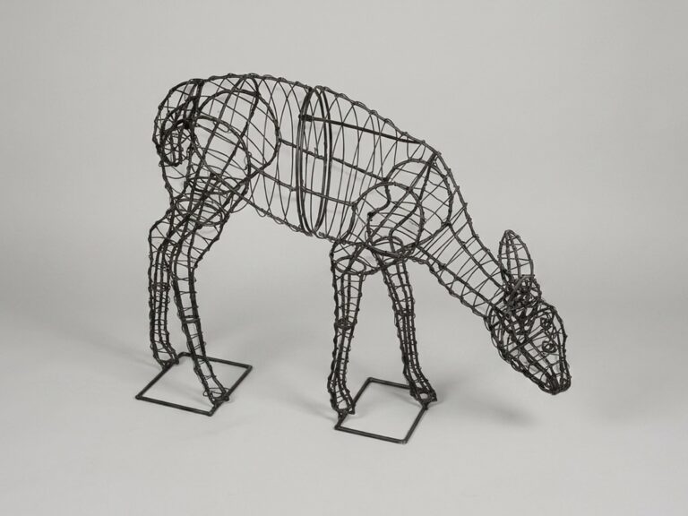 Doe Topiary Frame, 31 Inch