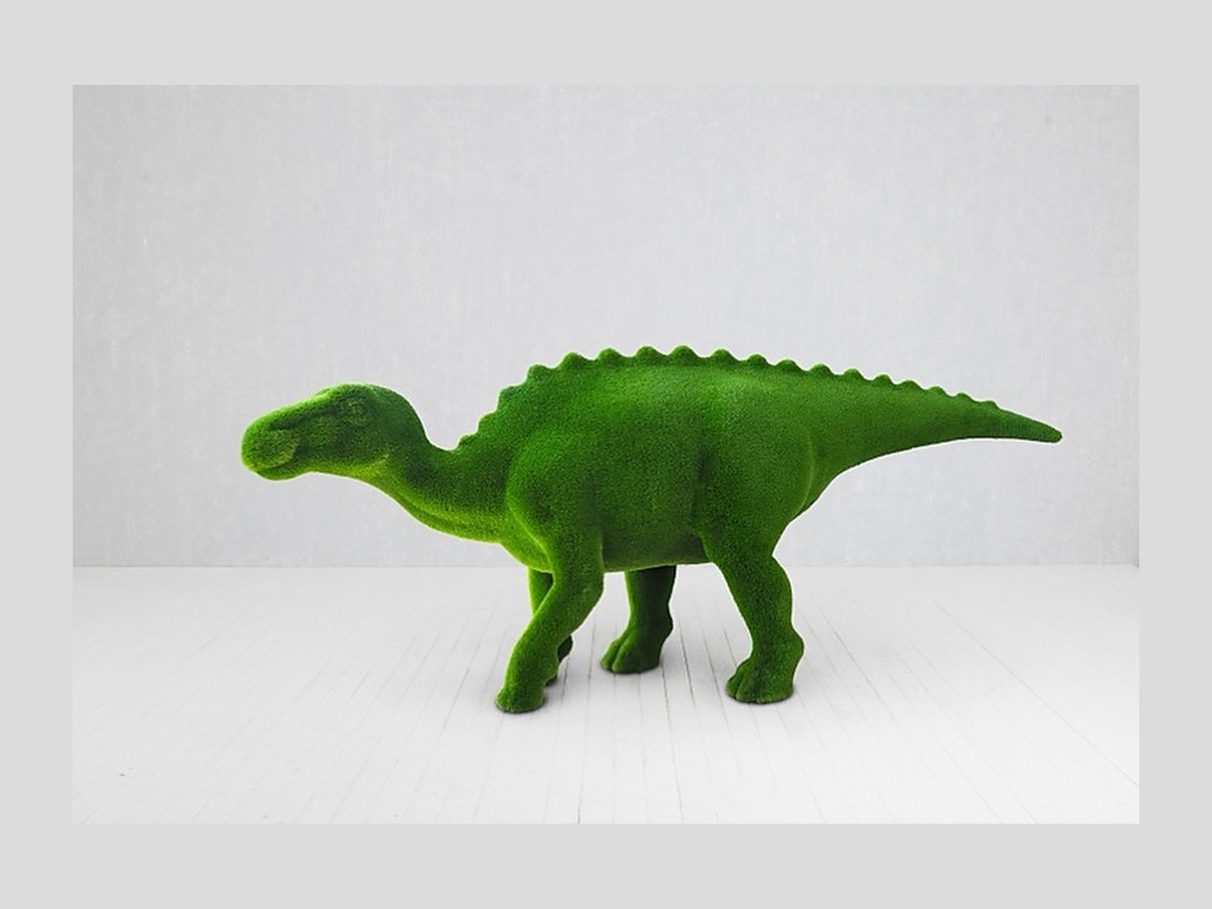 Dinosaur Shaped Bush Topiary, 8.53 ft