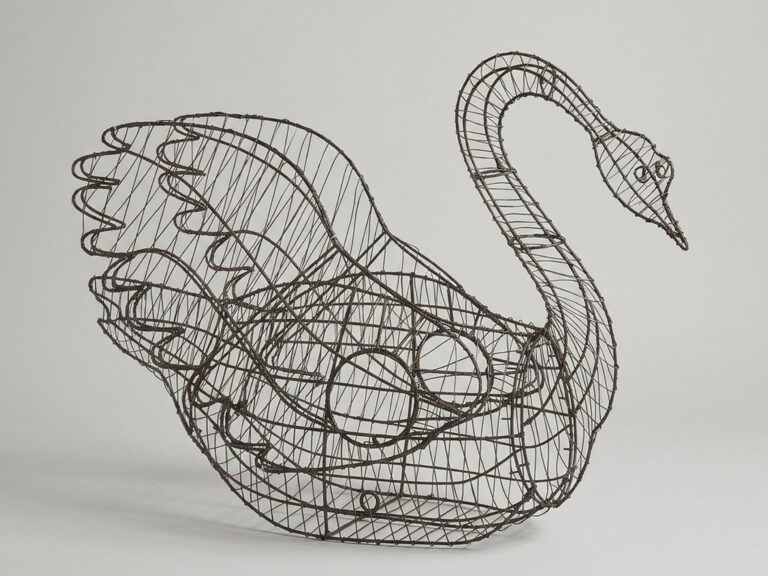 Swan Topiary Frame, 24 Inch