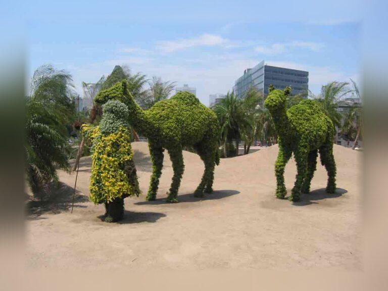 Cities & public art topiary by TopiaryTree